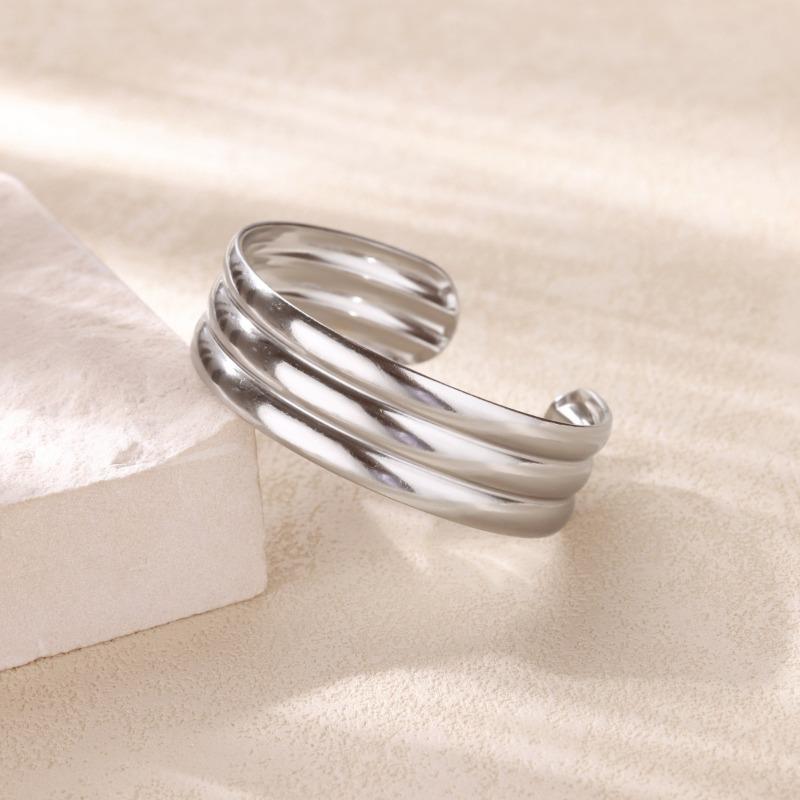 Fashion retro stainless steel flower bracelet female hollow opening bracelet oil pressure vacuum gold plated jewelry supply