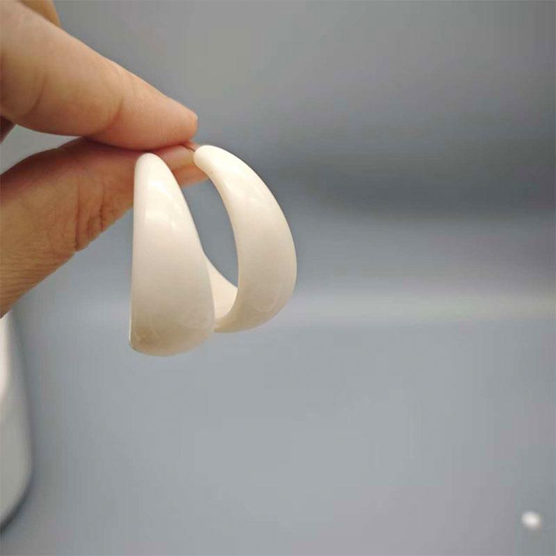 Hong Kong Retro Candy Color Acrylic C-Shaped Earrings: Women's Fashionable, Simple, High-End Studs