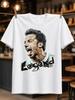 Fußballlegende Porträt Wütendes schreiendes Gesicht Kunstwerk Mit Schriftzug Und Körnigen Pinselakzenten Unisex Alle T-Shirts