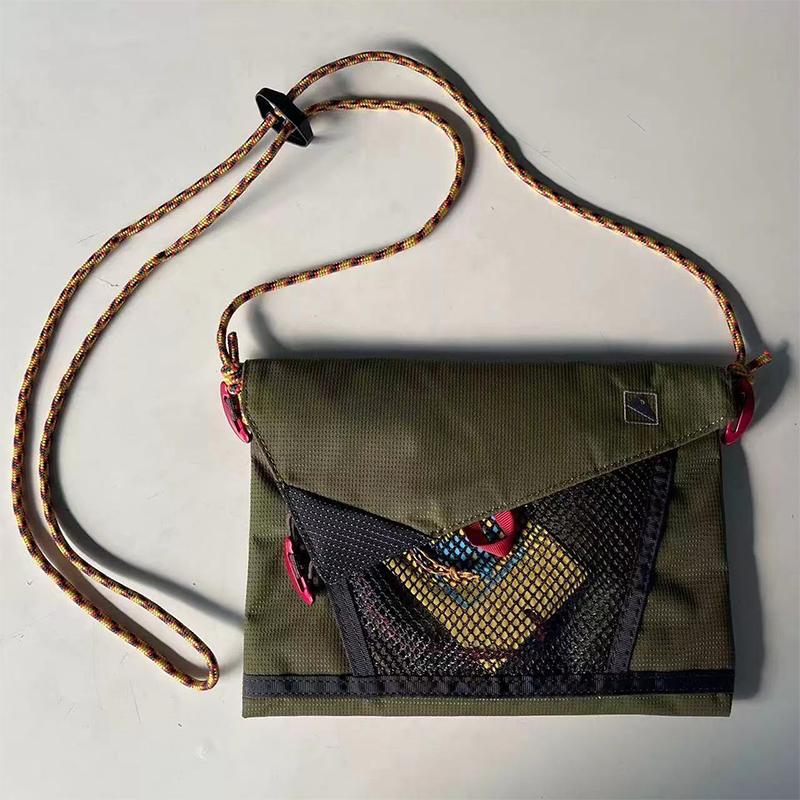 

Fashion Brand Designer Messenger Bags Lightweight Casual Outdoor Sports Bag For Men Women New Solid Color Versatile Storage Bags 18x24x1.5cm оливковий колір