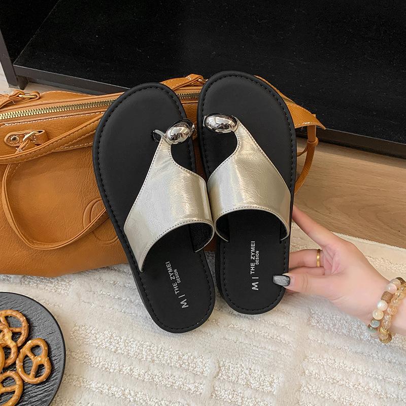 Thick-soled one-word set of toe slippers for women to wear in the summer of 2025, new models with skirts, flip-flops, Roman niche sandals