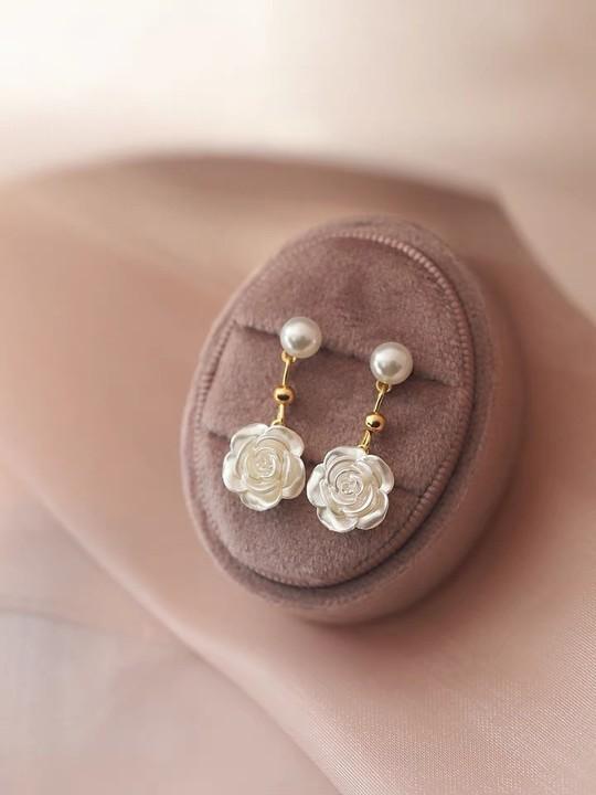 Silver needle pearl zircon earrings women's Korean ins mini stud earrings niche fashion temperament Mori earrings