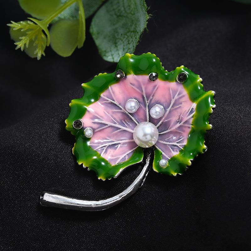 Exquisite retro green elegant classical brooch women's ethnic style coat cardigan corsage temperament versatile pin accessories