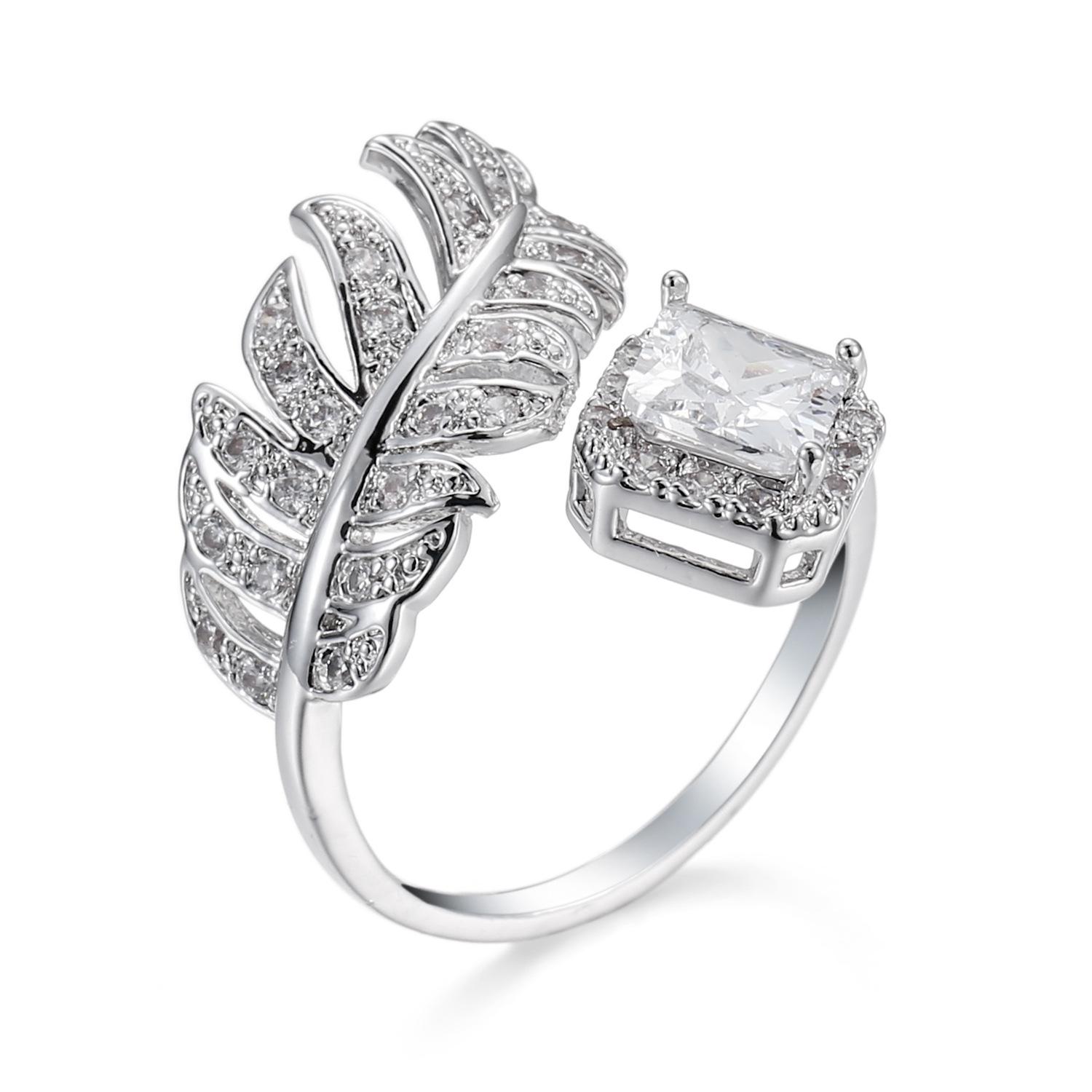 

SODROV Открытое кольцо в форме листа дерева с белым цирконом One size белый