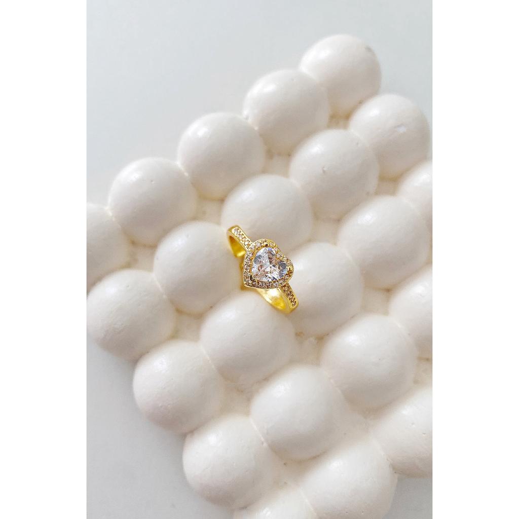 Verstellbarer Stahlring mit herzförmigem Zirkonstein