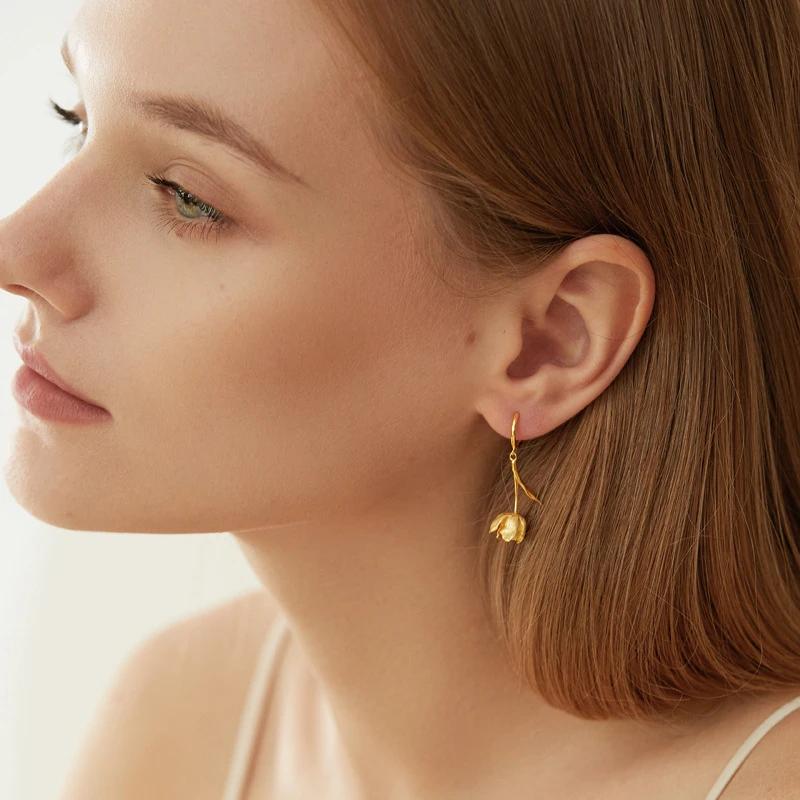 Tulip Flower Design Pendant Hoop Earrings for Women Fashion Personalized Jewelry Light Luxury and French Niche Design Earrings