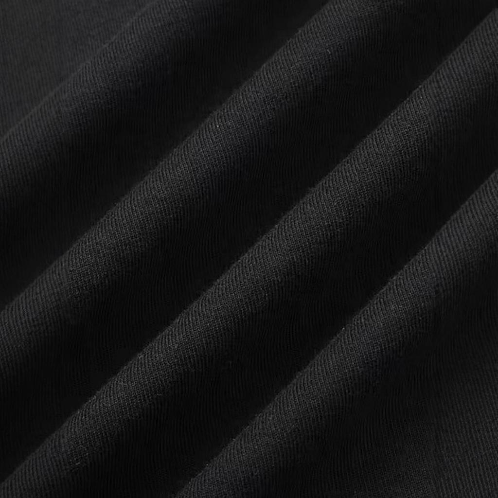 Pánské černé bavlněné krátké rukávy. Měkké a pohodlné. Design s kulatým výstřihem, ležérní móda, tisk písmen