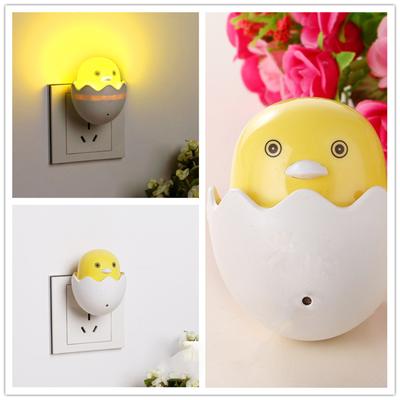 LED plug-in malé noční světlo s inteligentním senzorem je vhodné pro dětskou ložnici pro dospělé a domácí dekorace