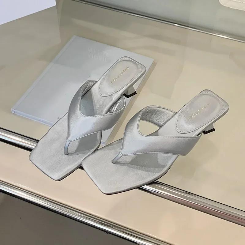 Fashion Comfort Clip Toe Heeled Slippers Women Summer Sexy Square Toe Design Brand Flip Flops Elegant Low Heel Women Shoes Beach Sandals
