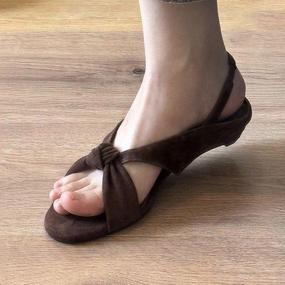 Retro Low-heeled Versatile Kink Roman Shoes for Women's New Super-foreign Fashion Niche Design Open-toed Round-head Sandals