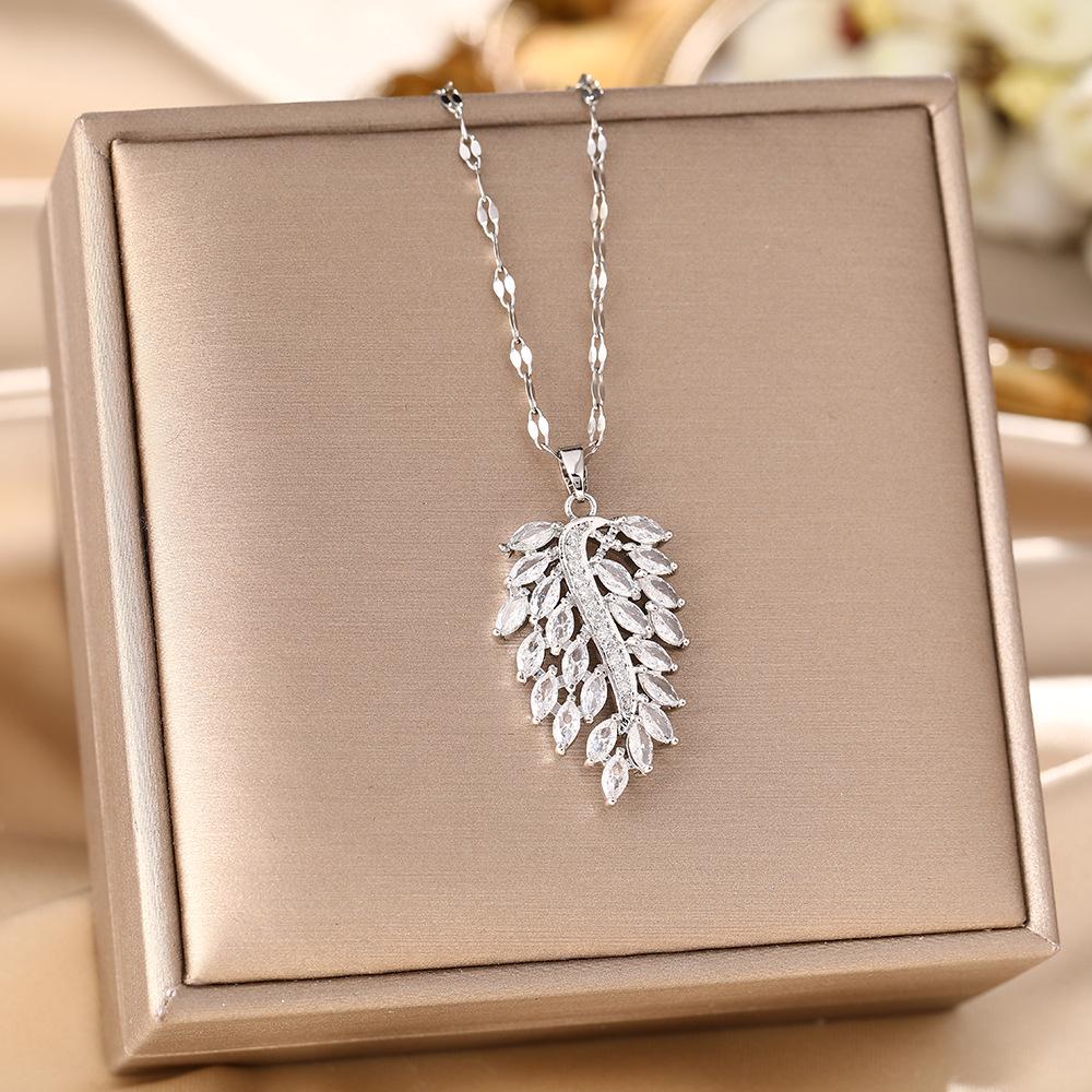 Women's Silver Titanium Steel Necklace with Micro-Inlaid Zircon - Elegant, Durable Clavicle Chain Jewelry