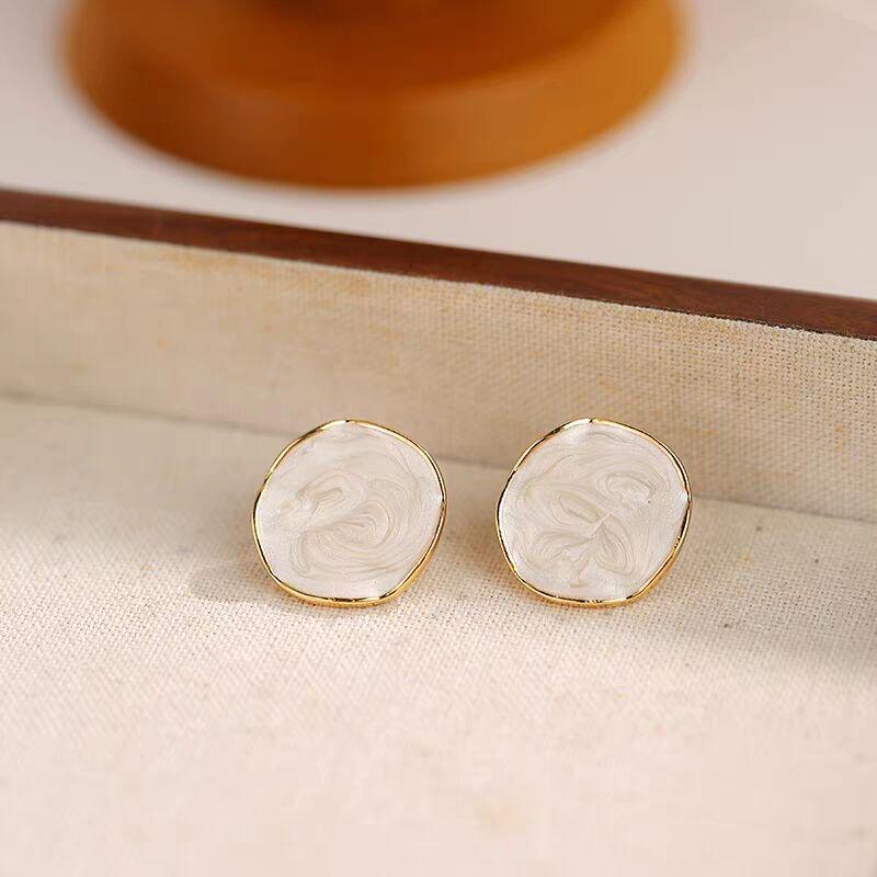 Milky White Drop Glaze Geometric Round Stud Earrings - French Retro Style