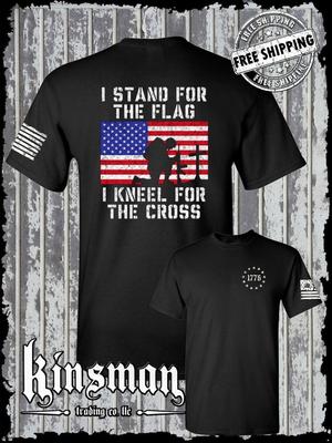 Ich stehe für die Flagge, knie für das Kreuz 2-seitiges T-Shirt Amerikanischer Patriot USA