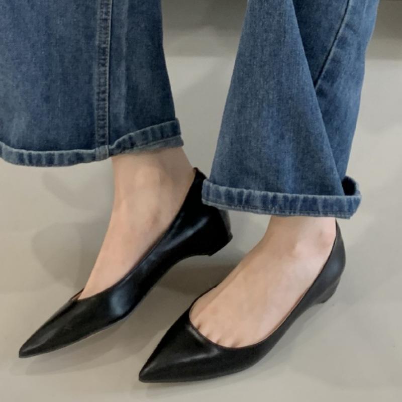 2025 new low light women's heel soft leather grandma shoes temperament mouth new pointed fairy spring low heel single shoes woman