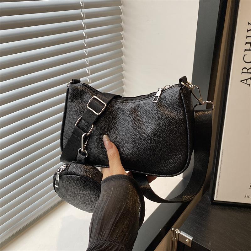 Bag Women's 2025 Summer New Fashion Korean Version Simple Messenger Bag Casual Bag Shoulder Bag Underarm Small Square Bag