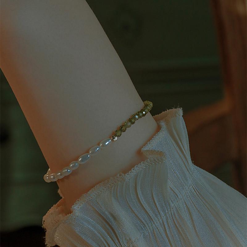 

Трендовый эластичный браслет из зеленых кристаллов цвета оливы для женщин с современными геометрическими элементами, идеально подходящий для повседневной носки