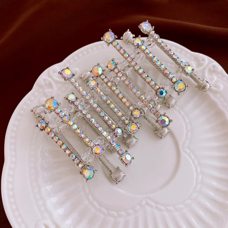 Französisches Armband mit eingelegten Diamanten und runder Schnalle - Retro-Hofstil, Luxuriöses Herbst-/Winterarmband