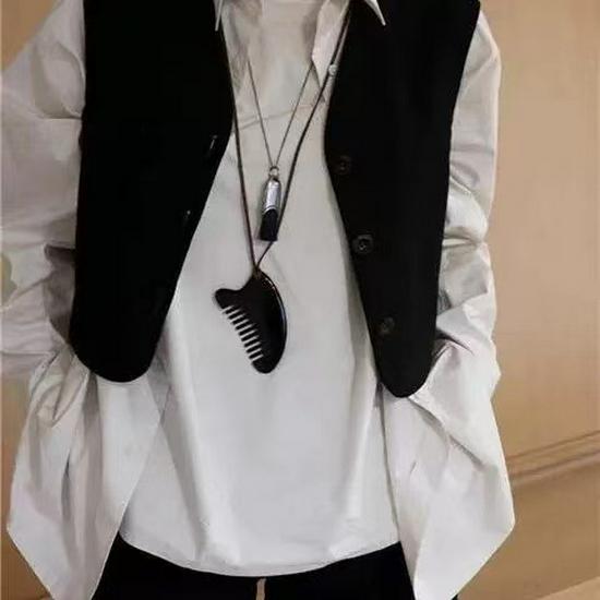 Korean Cha Jingyuan Style Tassel Necklace with Brush Pendant – Elegant, Niche Design, Long Chain for Sweaters