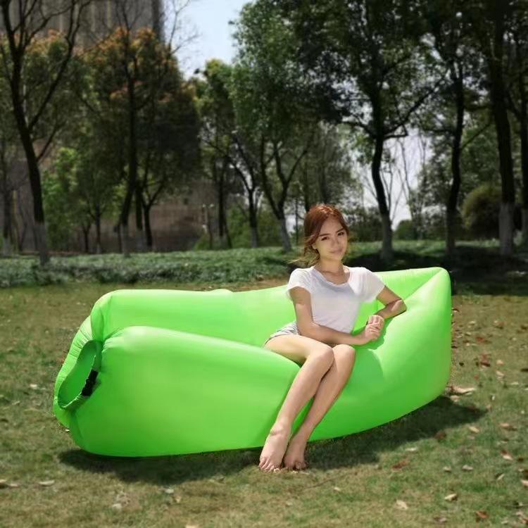 

Portable Inflatable Sofa: Creative Outdoor Beach Sleeping Bag & Foldable Air Bed зелений
