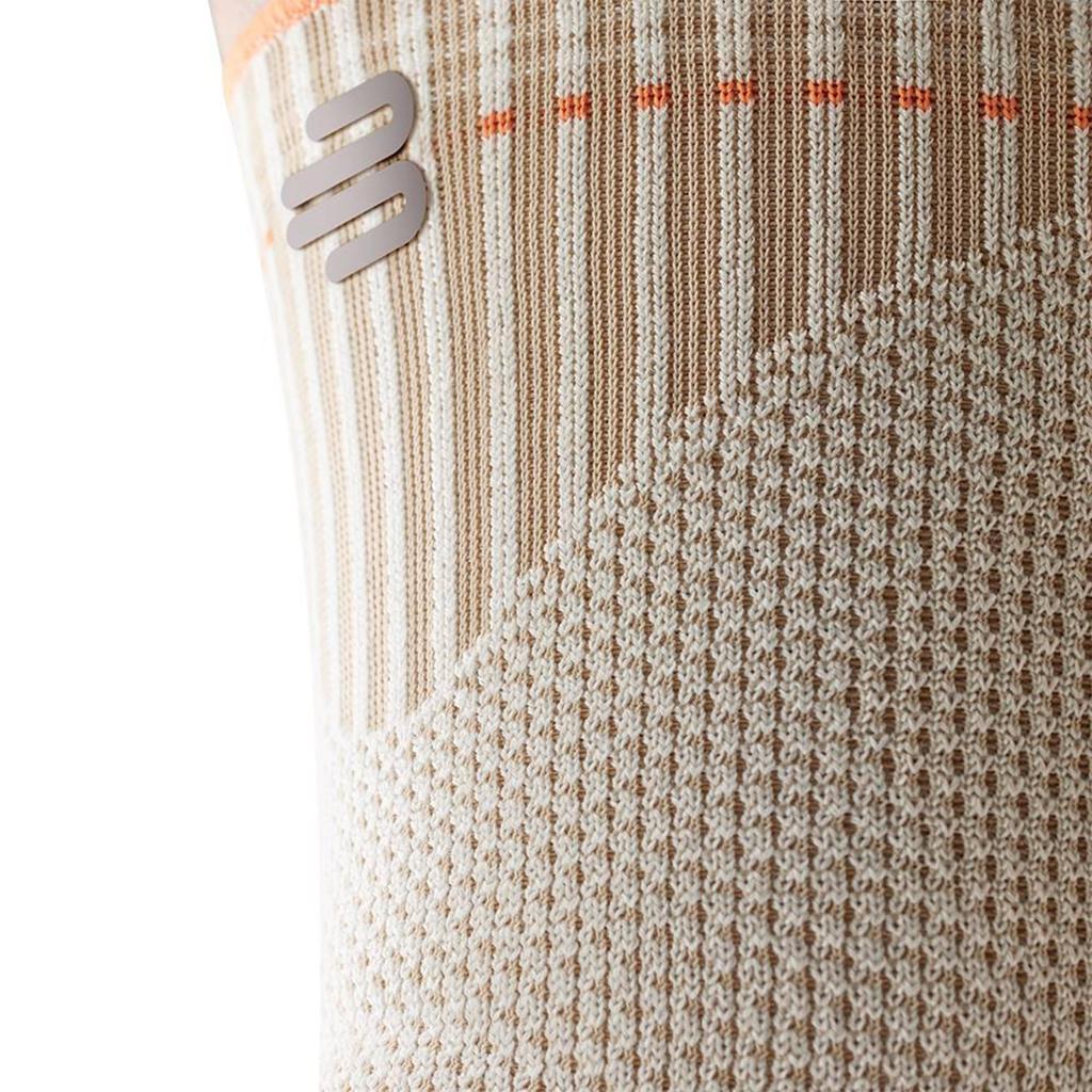 BAUERFEIND OUTDOOR KNEE SUPPORT Knee Made in a general medical Made with merino this knee support features essential features for outdoor The strap