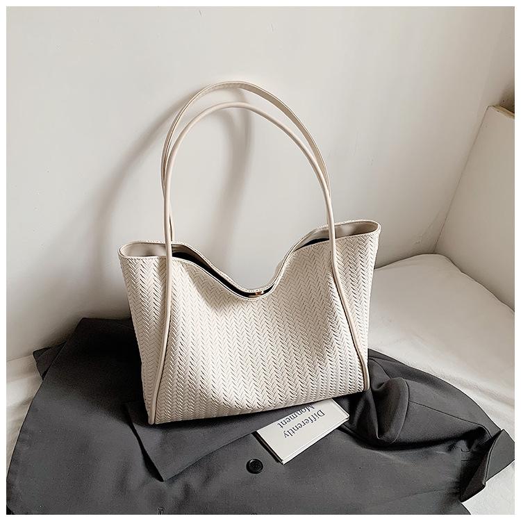 

2025 fashion popular casual commuter armpit bag simple niche design retro large capacity shoulder tote big bag белый