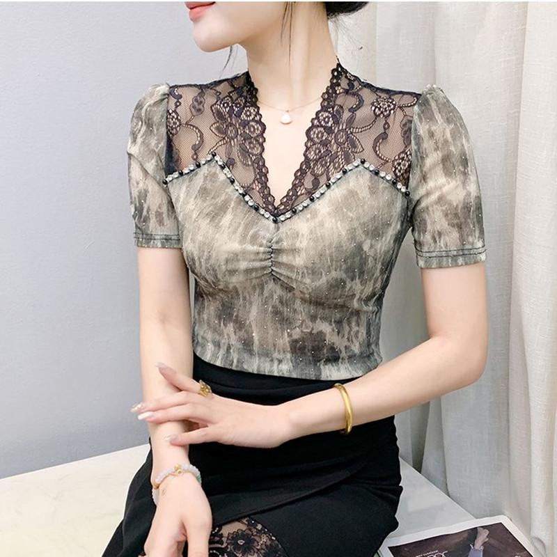 

Новая летняя женская футболка Элегантная кружевная вставка Горячие бриллианты Топы Рубашки Мода Короткий рукав V-образный вырез Приталенная сетчатая футболка 3XL серый