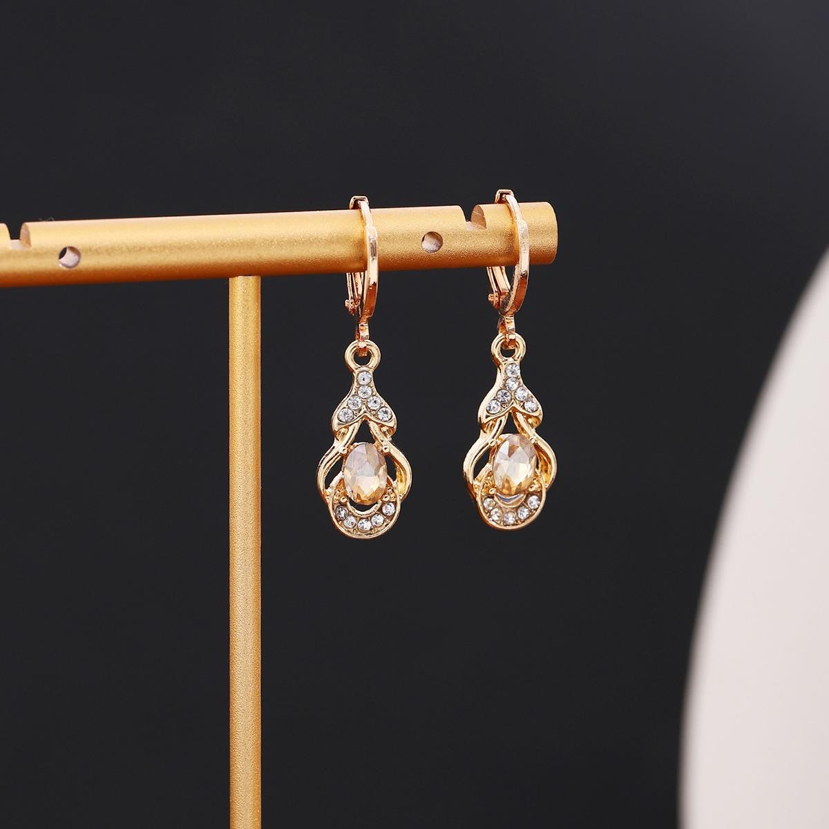 

Модные блестящие серьги из циркона для женщин белый