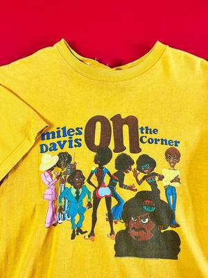 2001 Miles Davis On The Corner Yellow T-Shirt Full Size Funny Gift BL580 Unisex T-Shirt