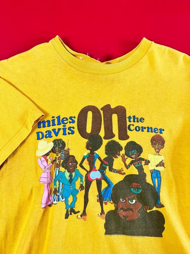 2001 Майлз Дэвис На Углу Желтая Футболка Полный Размер Смешной Подарок BL580 Унисекс Футболка S