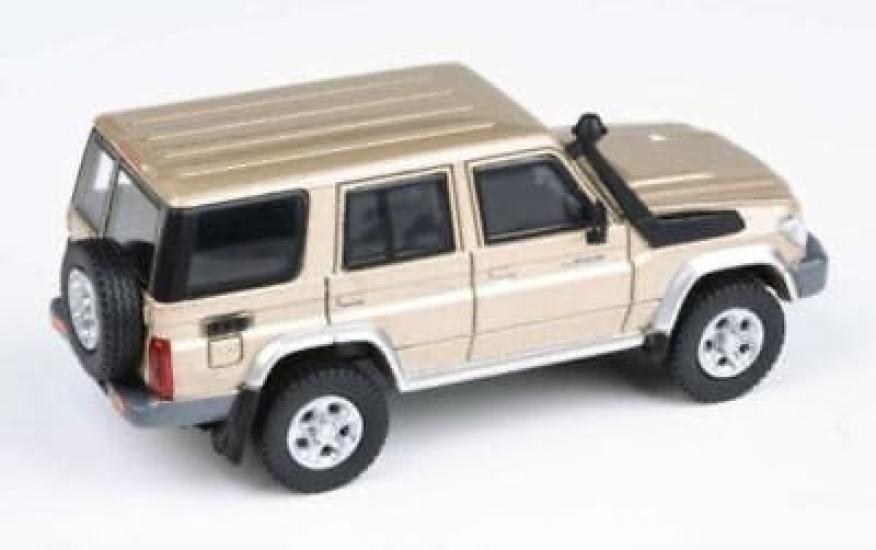 

JADI Toyota Land Cruiser 76 Vintage Gold LHD scale model PA55314 1/64