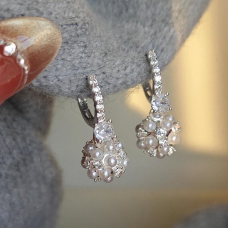 Korean ins wind silver needle zircon flower stud earrings sweet and elegant daily commute earrings light luxury high-end earrings
