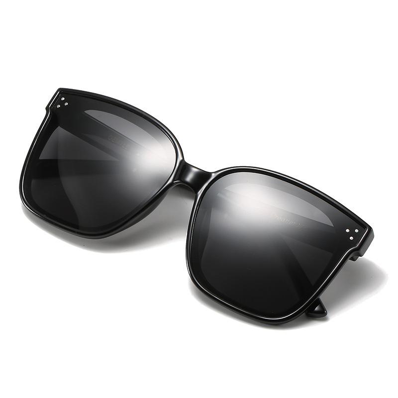 Помощь в обслуживании клиентов по ремонту очков