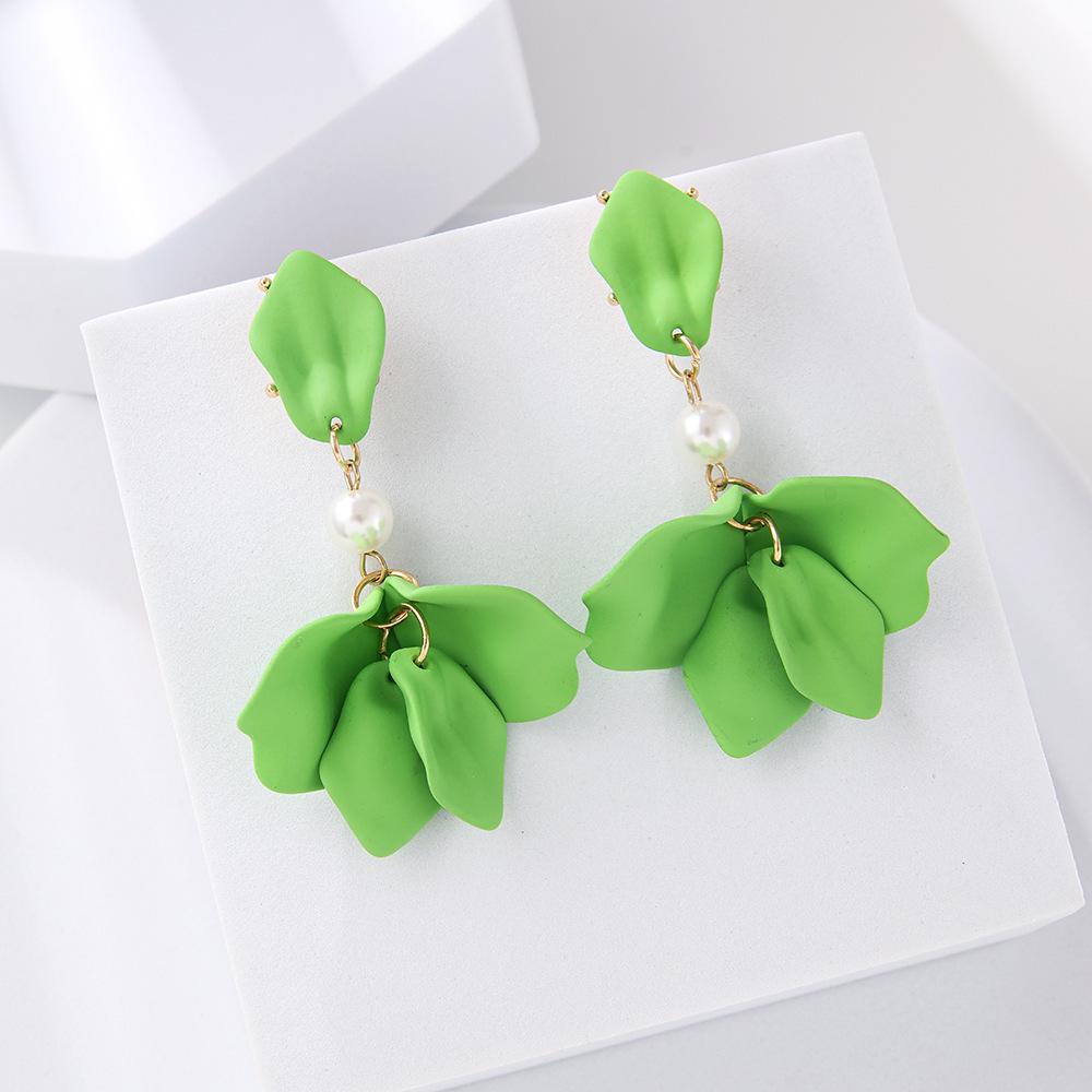 Korean Style Pearl Rose Petal Leaf Earrings, 925 Silver Needle for Women.