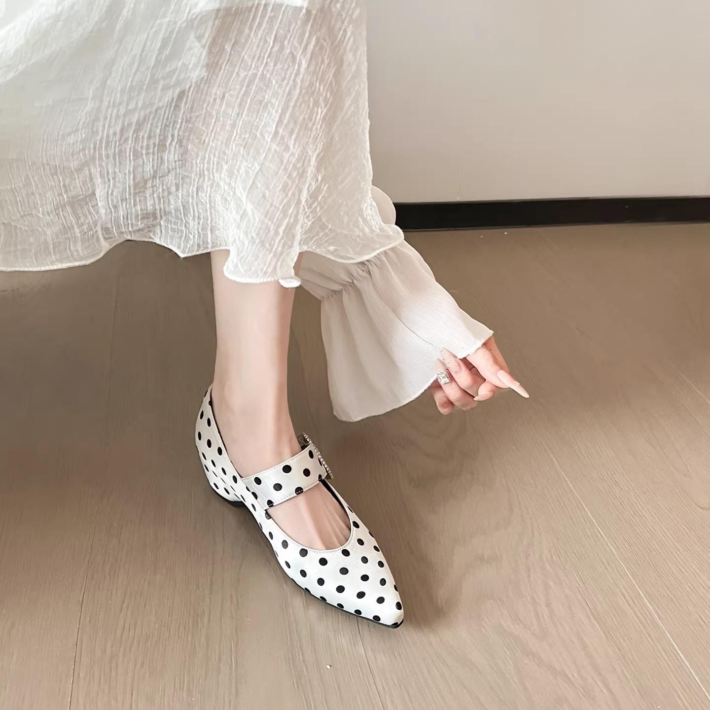 

Fashion Buckle Latch Design Low Heel Shoes Women Shallow Mouth Comfort Shoes Relaxation Comfortable Women Shoes 35 белый