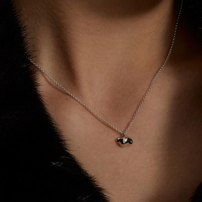 Invisible Collage SMALL LEMON CURVE NECKLACE_SILVER