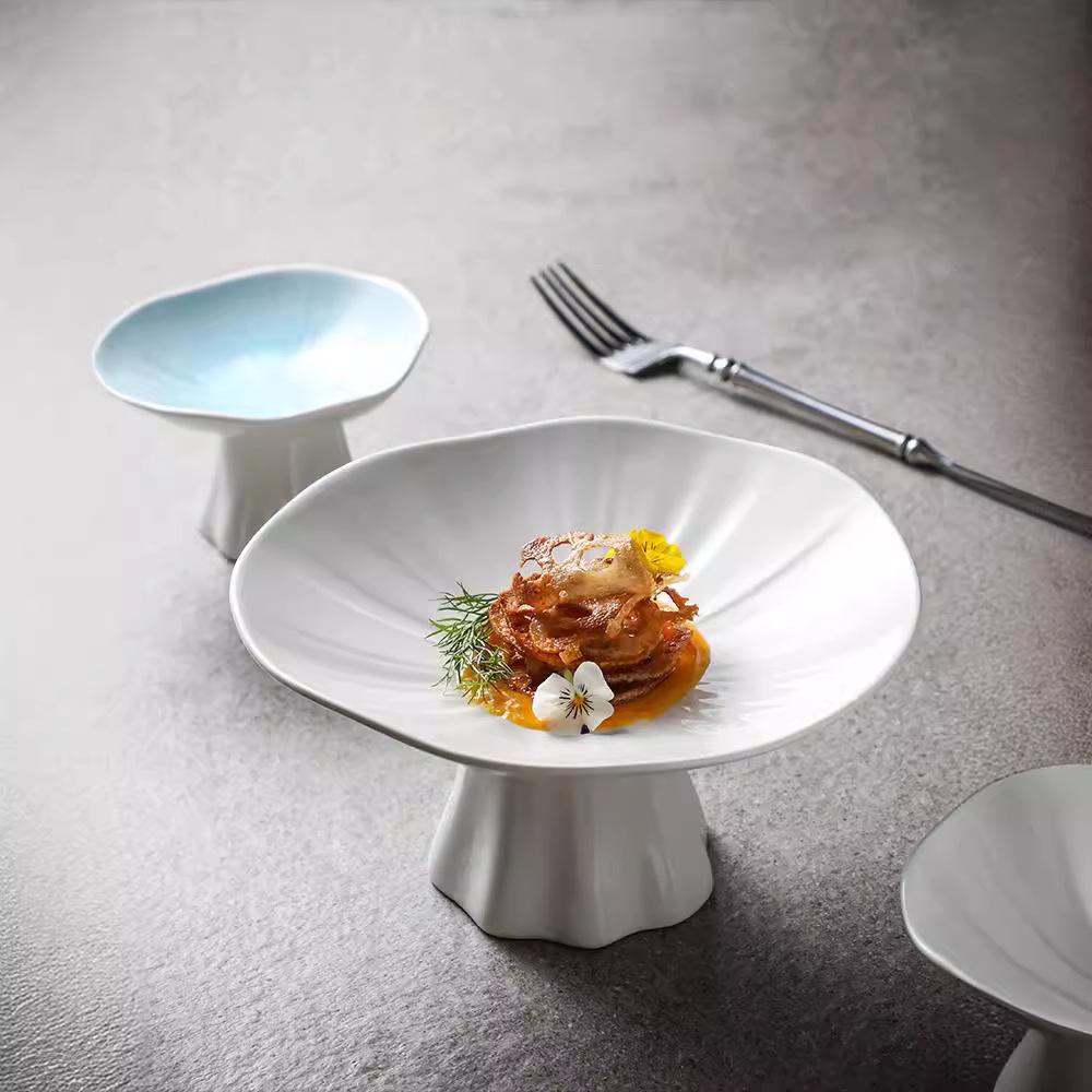 Elegantní keramický dezertní talíř pro předkrmy, studená jídla a ovoce