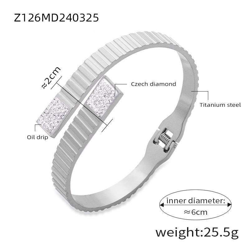 Women s French Retro Gold Plated Titanium Steel Bracelet Set with Diamond Inlay & Geometric Crown Design