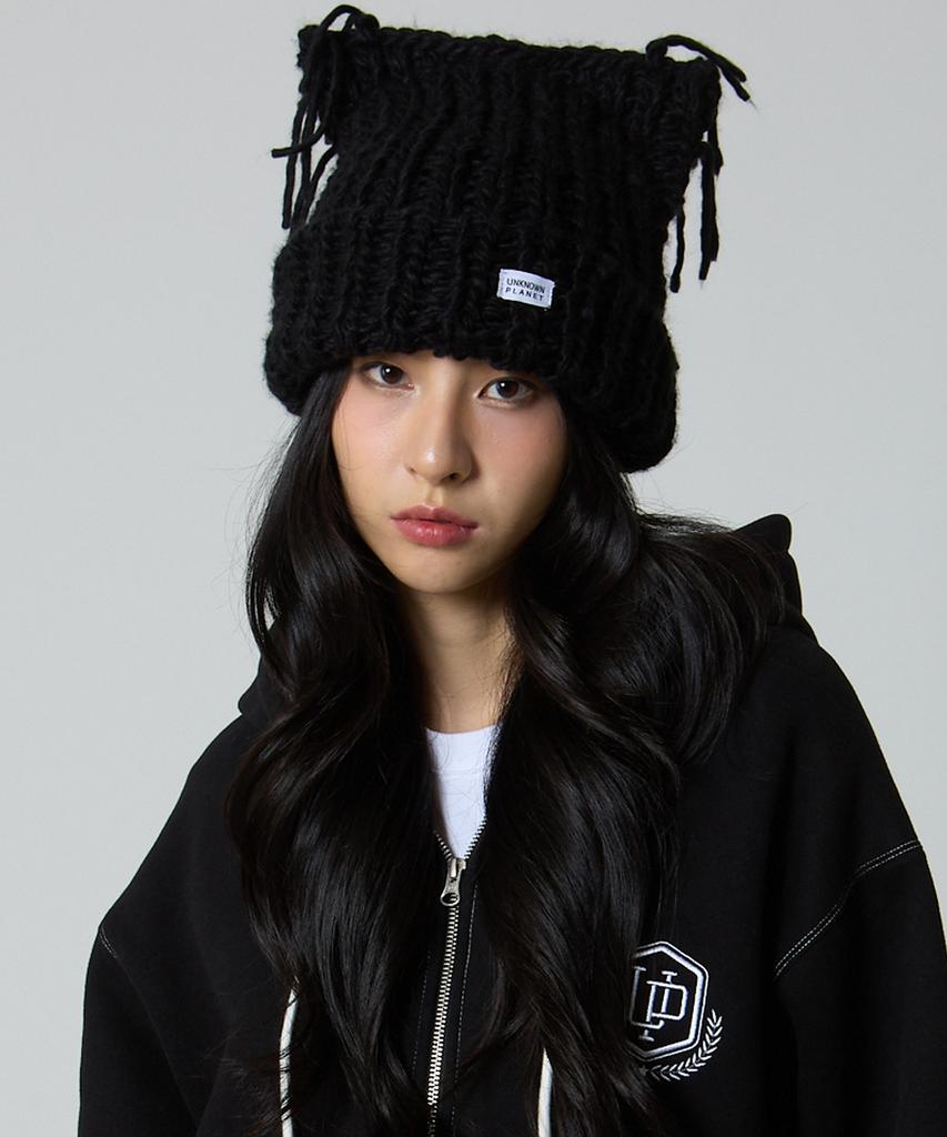 UNKNOWN PLANET Cat Knit Beanie Black
