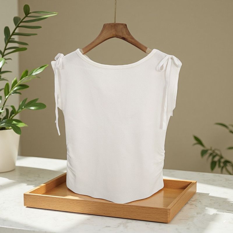 A New Design of Off-the-shoulder Short-sleeved T-shirt for Women Featuring A Slanted Shoulder Strap and A Slimming Short Top