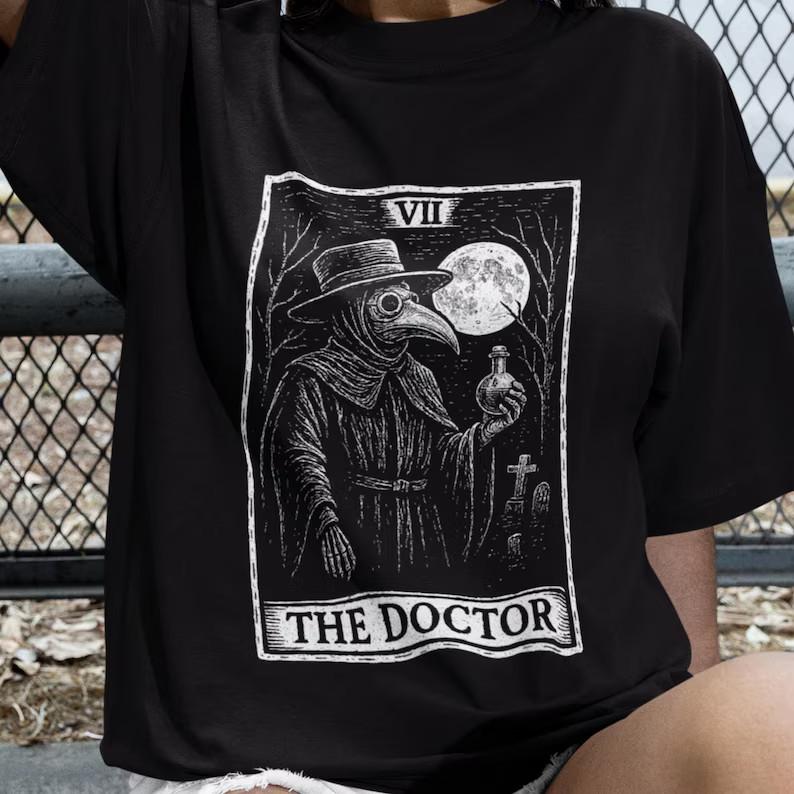 Plague Doctor Tarot Card Unisex T-Shirt: Gothic Horror Graphic Teeb