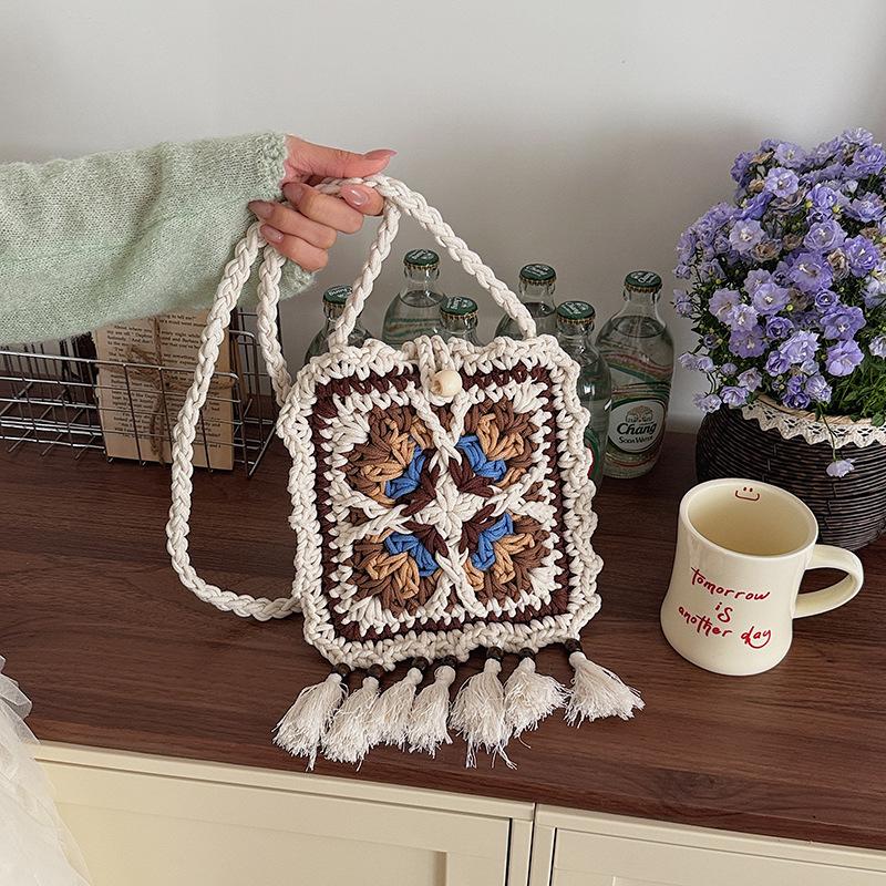 

Small Square-shaped Shoulder Bag, Crossbody Bag for Beach Vacation, Beach Bag белый