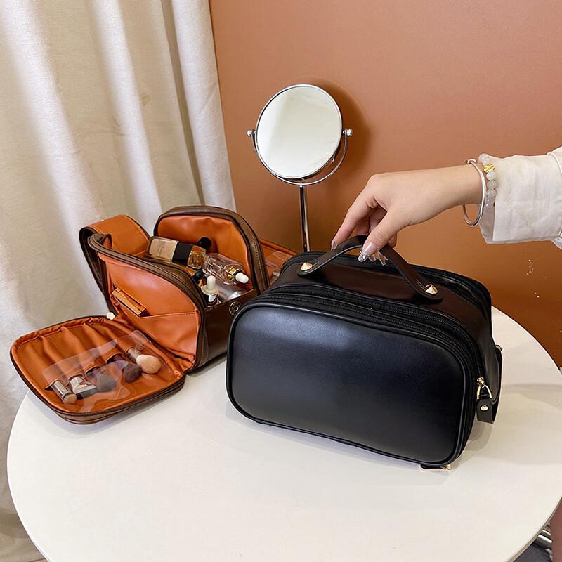OEING Large Capacity Portable Cosmetic Travel Bag