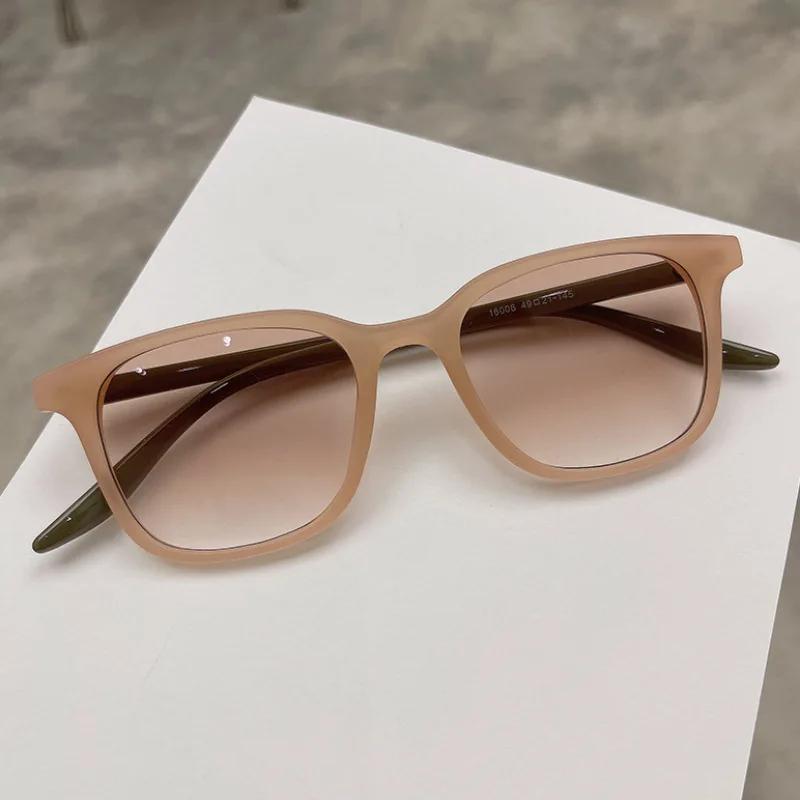Women's New Fashion Gradient Sunglasses Simple Square Frame Outdoor Sun Shades Unisex Summer Beach Eye Protection UV400 Goggle