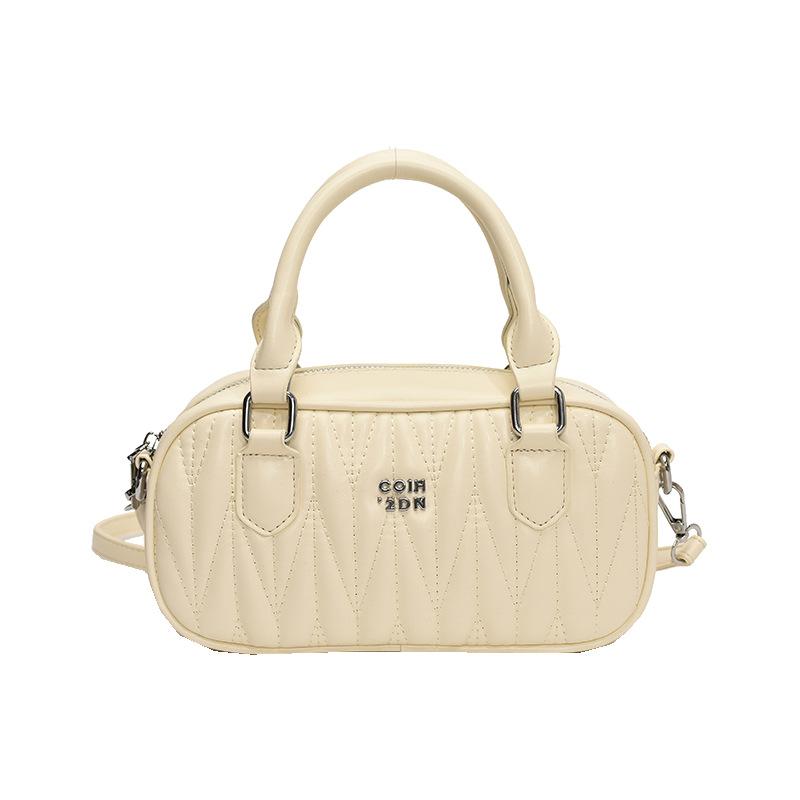 Niche women's new fashionable and versatile portable shoulder messenger bag, high-end simple diamond pillow bag