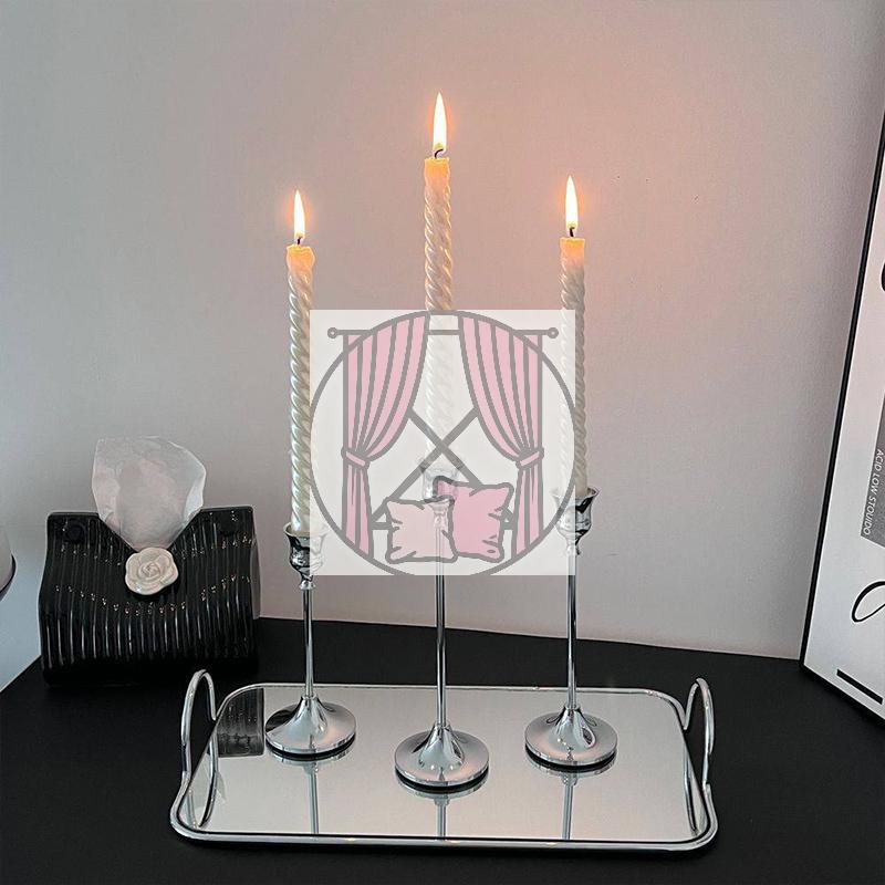 Vintage And Elegant Aluminum Tabletop Candlesticks Suitable For Valentine's Day And Wedding Decorations