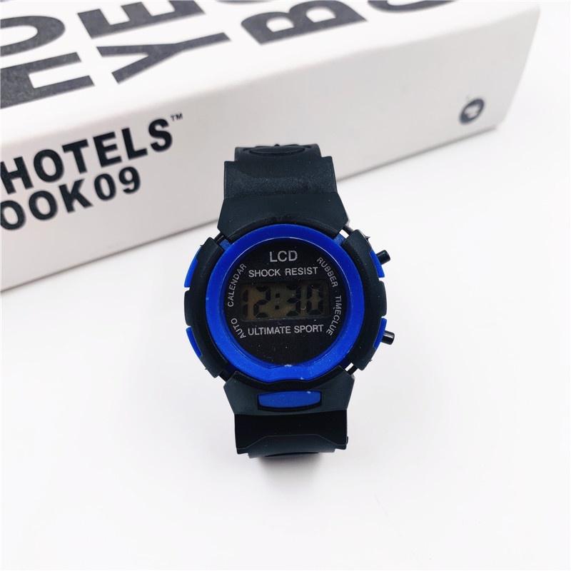 And Lightweight Comfortable Childrens Watch Round Dial Shape With Plastic Material Case