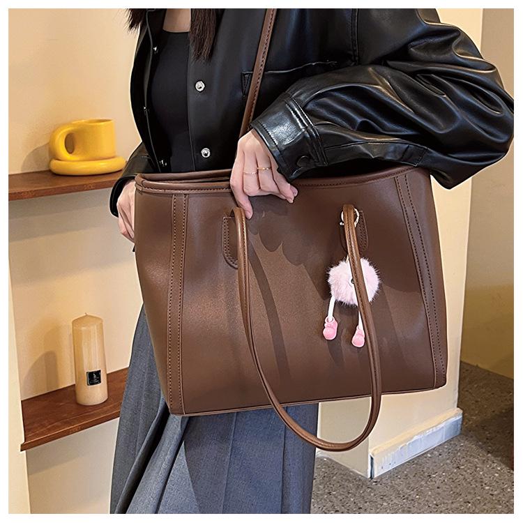2023 Autumn/Winter Large-Capacity Fashionable Shoulder Bag - Simple, Trendy Korean Commuting Tote for Women