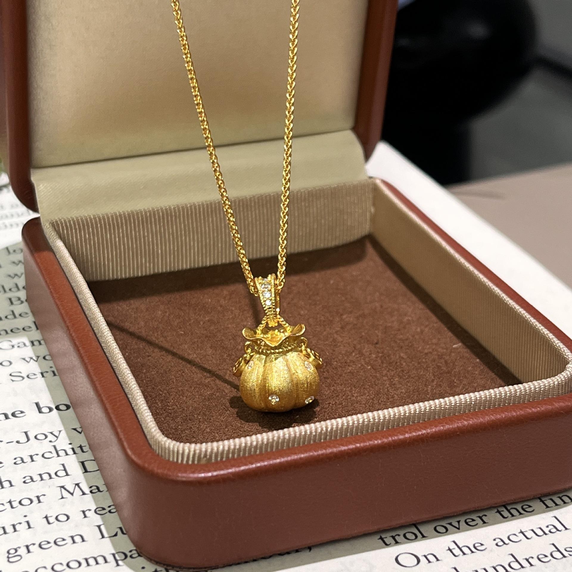 

Jindian Has The Same Wealth, Brushed Pumpkin Lucky Bag Necklace, High-Grade Collarbone Chain, Exquisite Necklace.