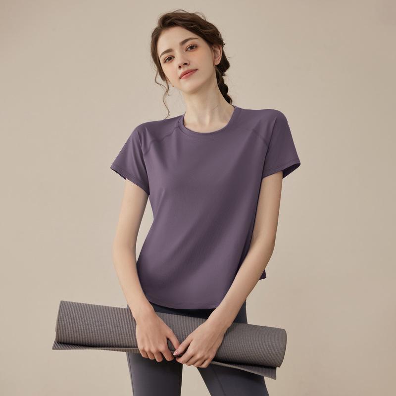 

Женский комплект для йоги Весна 2025: Спортивные шорты премиум-класса и футболка для фитнеса с коротким рукавом Large