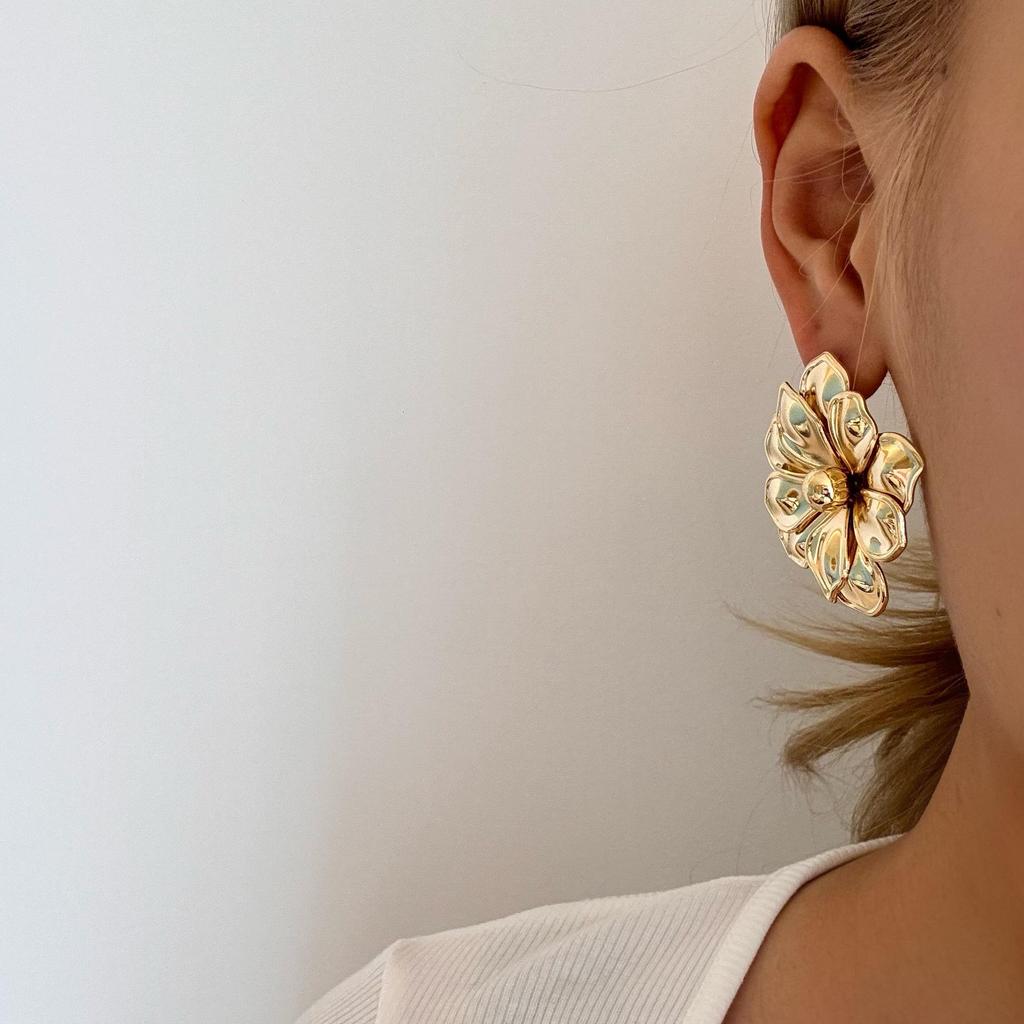 High-End European & American Gold Geometric Floral Stud Earrings for Women - Trendy Luxury Ear Jewelry